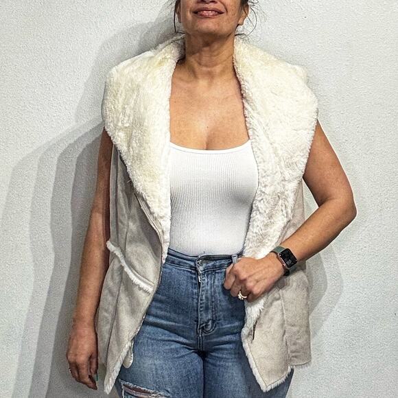 White House Black Market Tan Faux Shearling Fur Vest Sz L - Picture 1 of 14